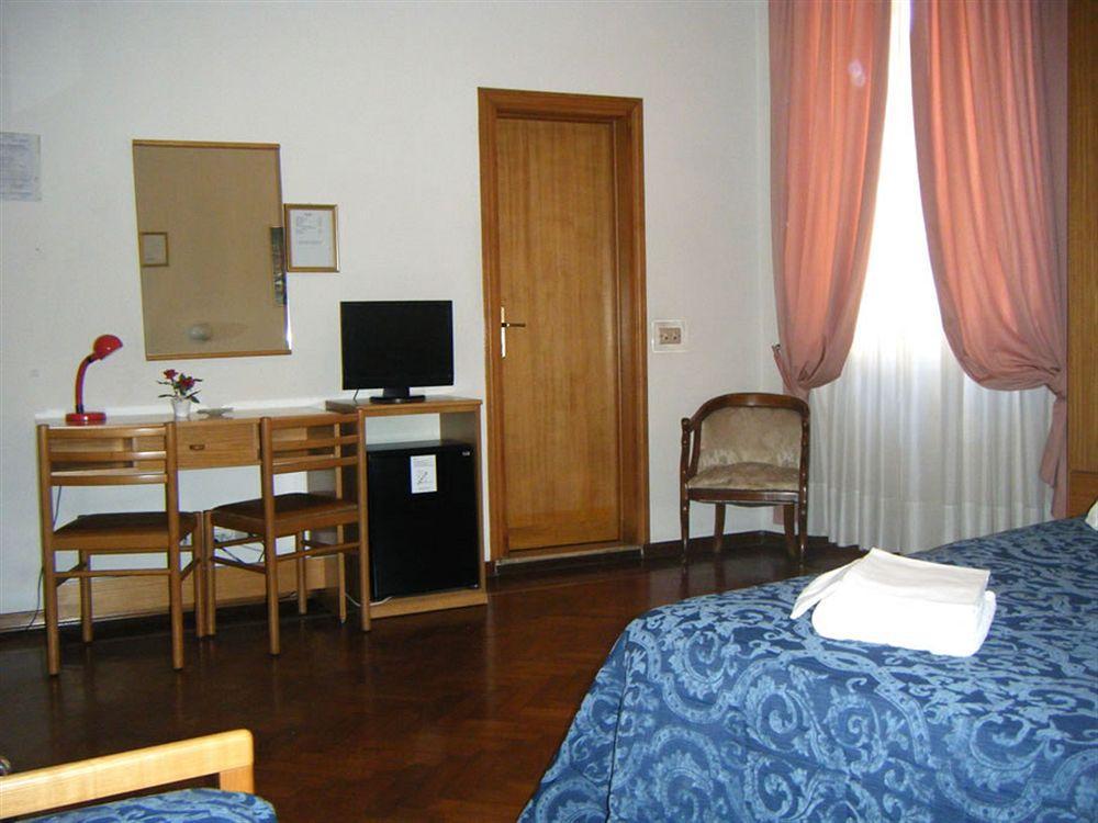 Hotel Lombardia Florence Exterior photo